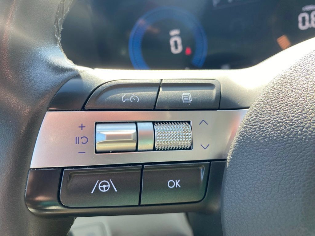 Used 2024 Hyundai Kona SEL AWD/4WD image 25