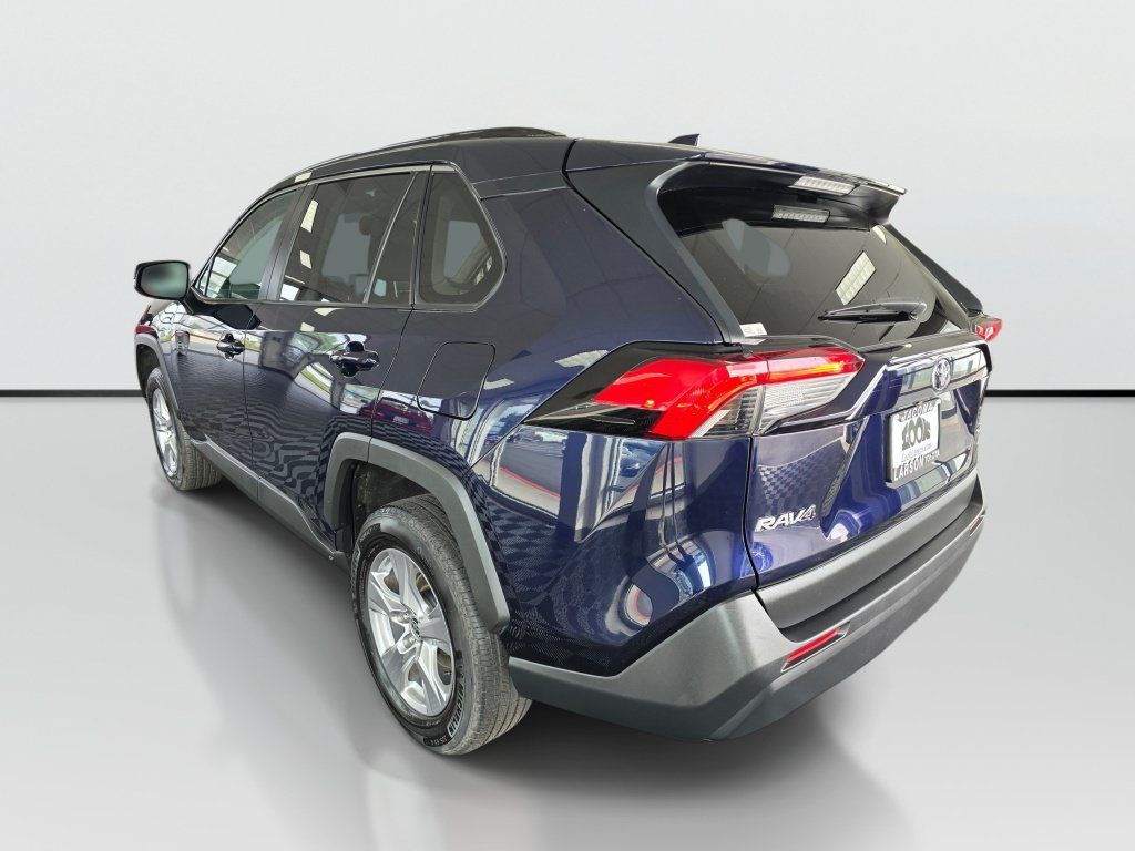 Used 2025 Toyota RAV4 XLE AWD/4WD image 5
