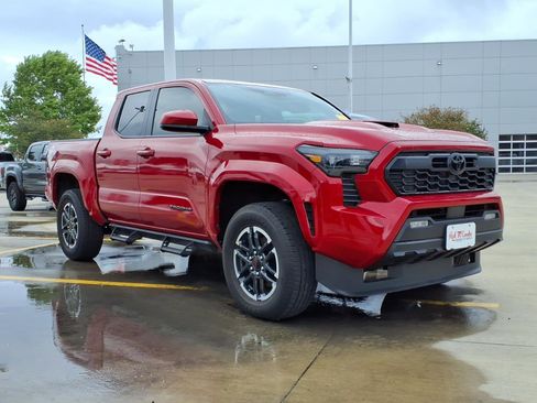Used 2025 Toyota Tacoma TRD Sport RWD image 3
