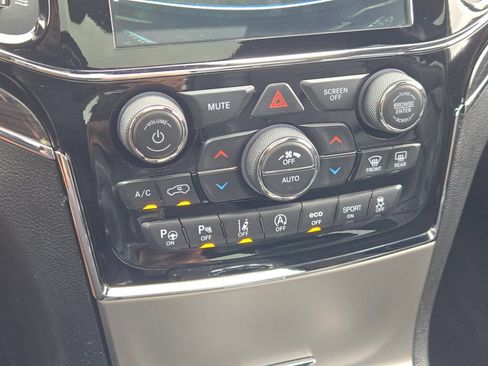 Used 2021 Jeep Grand Cherokee Overland AWD/4WD image 34