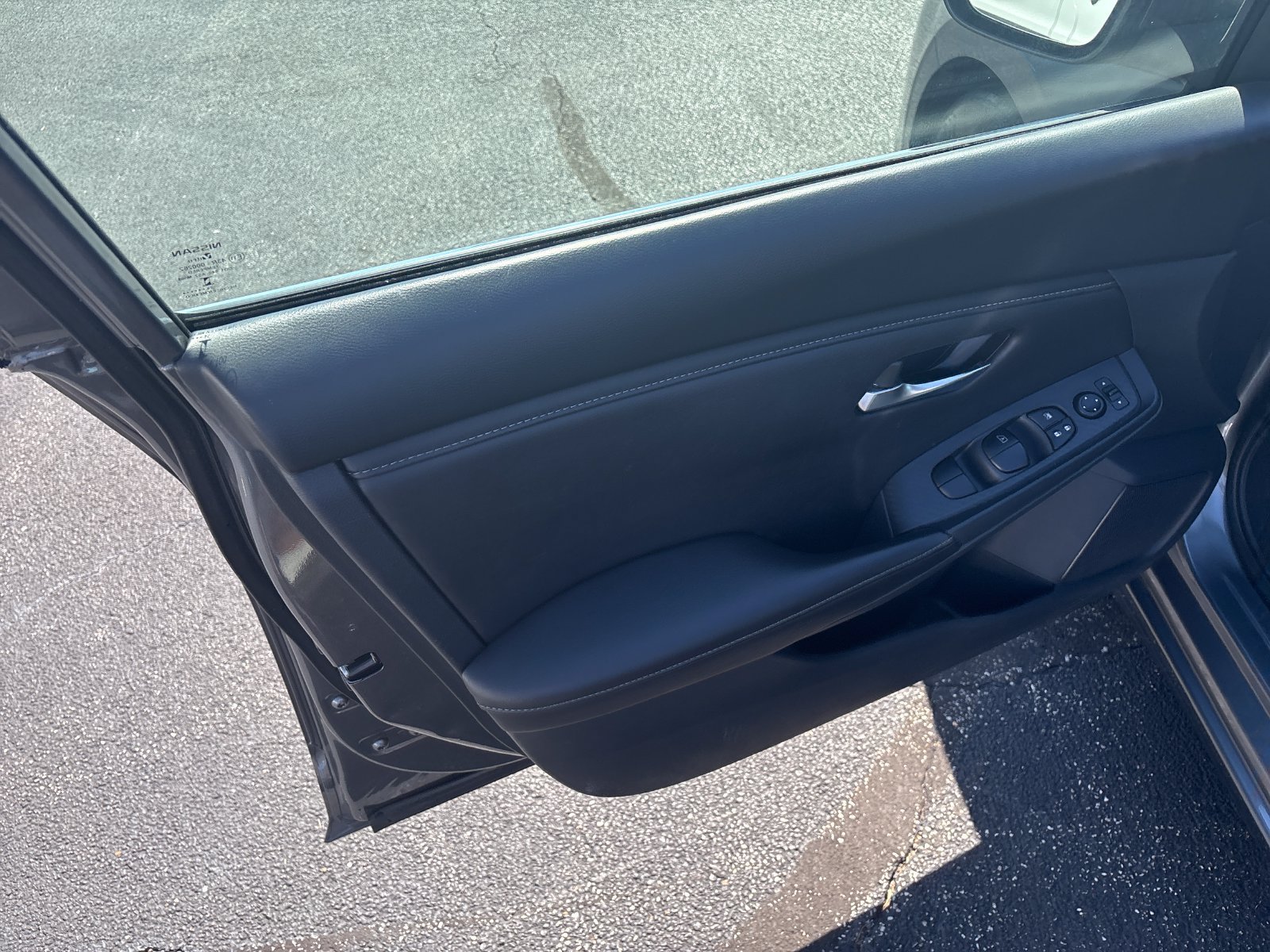 Used 2025 Nissan Sentra SV FWD image 10
