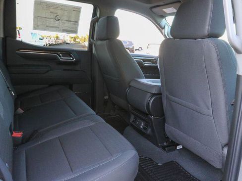 New 2026 GMC Sierra 1500 SLE image 25