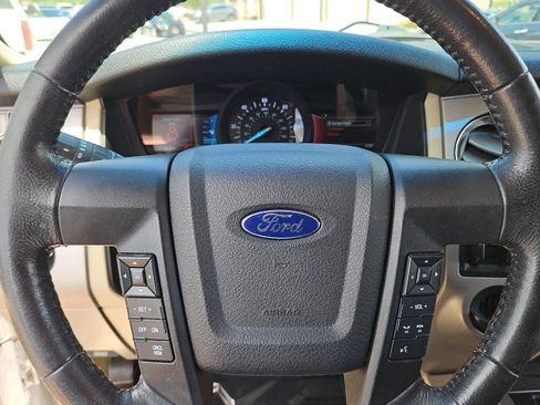 Used 2016 Ford Expedition XLT w/ Equipment Group 202A RWD image 21