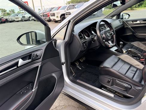 Used 2017 Volkswagen GTI SE FWD image 25