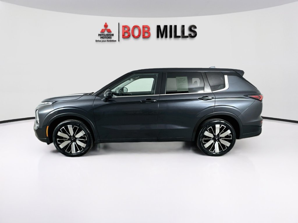 Used 2025 Mitsubishi Outlander SE FWD image 4