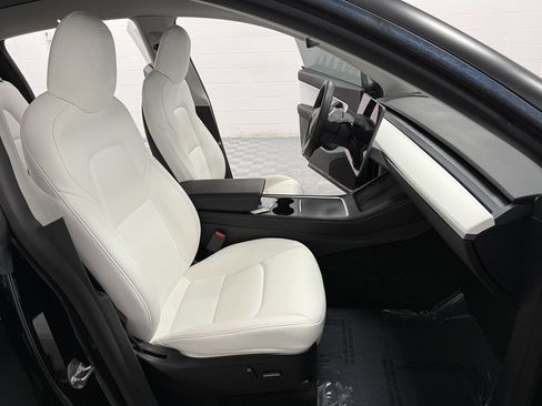 Used 2022 Tesla Model Y Long Range AWD/4WD image 17