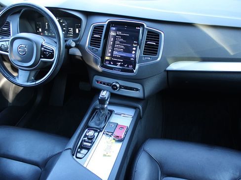 Used 2018 Volvo XC90 T5 Momentum w/ Convenience Package FWD image 21