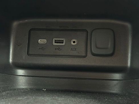 Used 2023 Chevrolet Equinox LT w/ Driver Convenience Package image 32