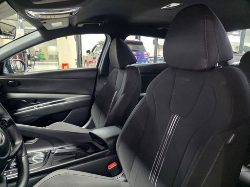 Certified 2025 Hyundai Elantra Sport image 22