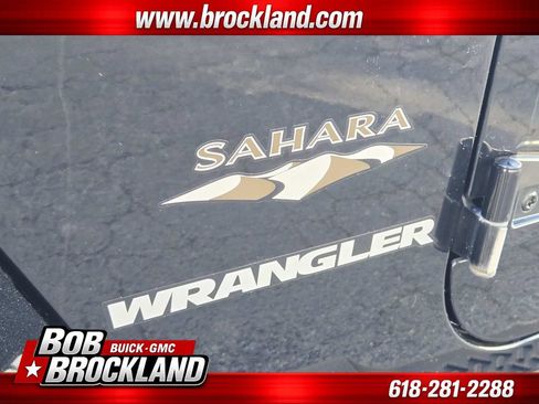 Used 2017 Jeep Wrangler Sahara w/ Connectivity Group AWD/4WD image 23