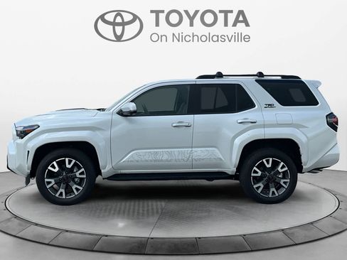 Used 2025 Toyota 4Runner TRD Sport Premium AWD/4WD image 2