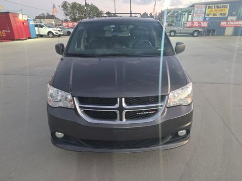 Used 2017 Dodge Grand Caravan SXT image 4