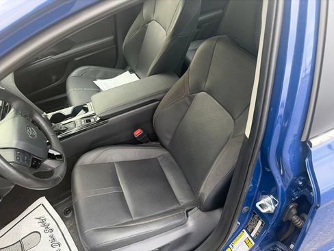 Used 2025 Toyota Camry XLE FWD image 32
