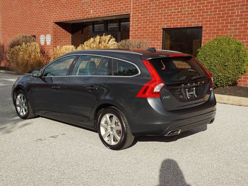 Used 2016 Volvo V60 T5 Premier w/ Convenience Package image 6