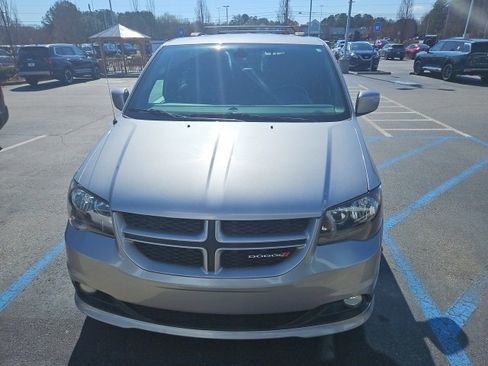 Used 2019 Dodge Grand Caravan GT image 2