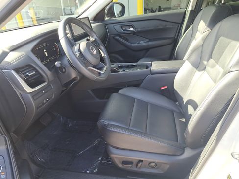 Certified 2024 Nissan Rogue SL w/ SL Premium Package image 16