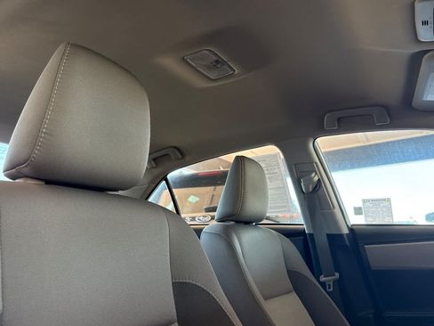 Used 2018 Toyota Corolla LE FWD image 16