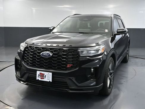 Used 2025 Ford Explorer ST image 11