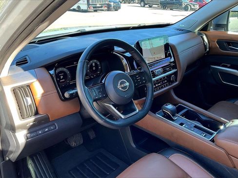 Used 2024 Nissan Pathfinder Platinum w/ Cargo Package image 13