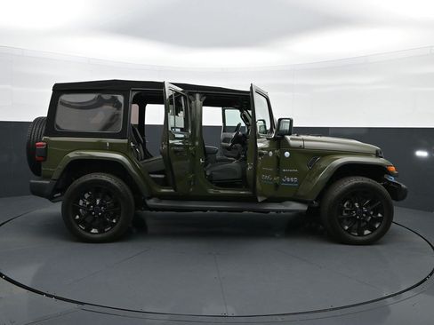 Used 2024 Jeep Wrangler Unlimited Sahara w/ Technology Group AWD/4WD image 40