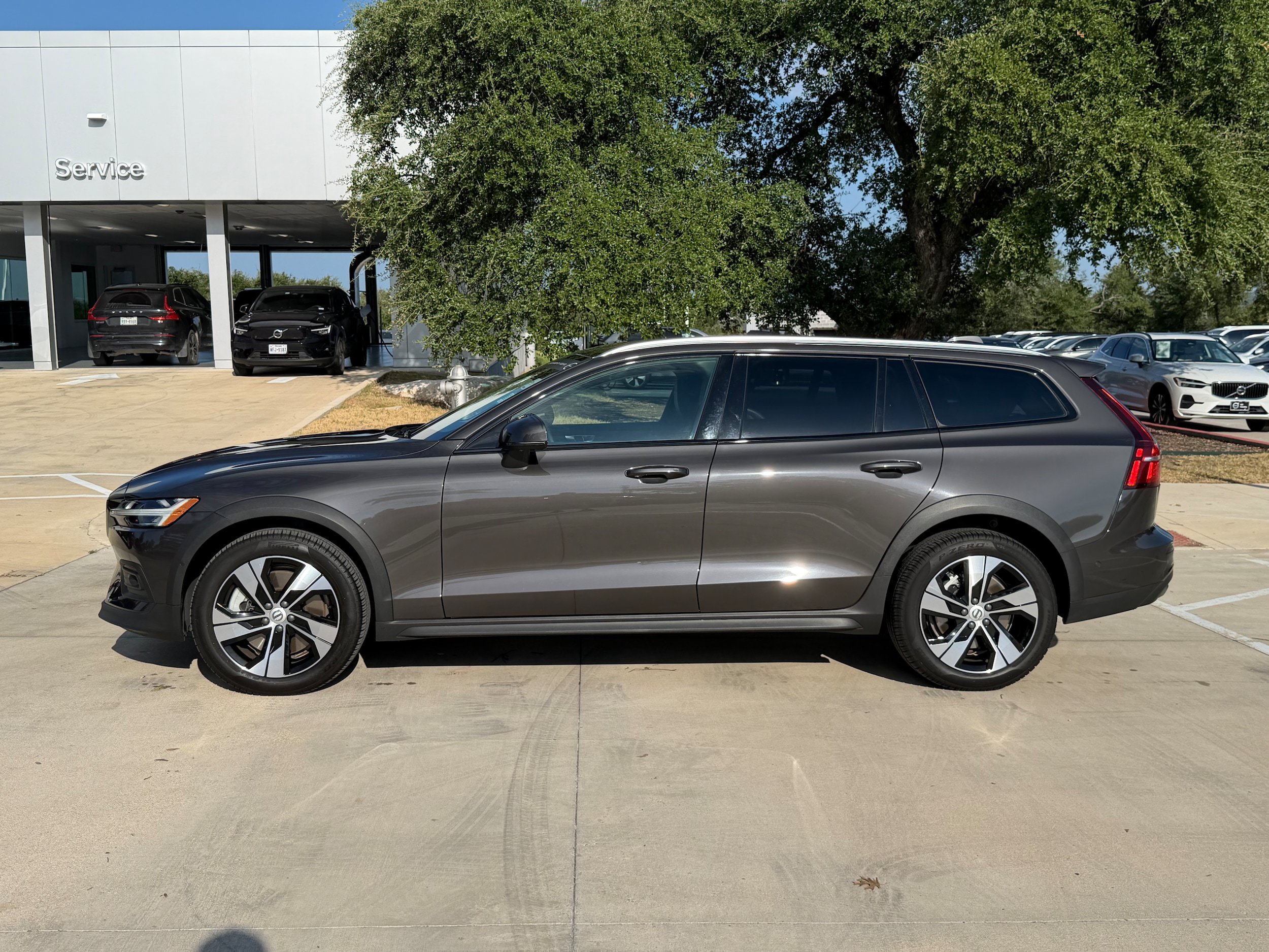 Certified 2025 Volvo V60 B5 Cross Country Plus AWD/4WD image 3