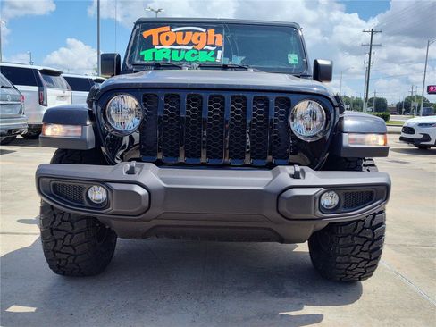 Used 2023 Jeep Gladiator Sport AWD/4WD image 10