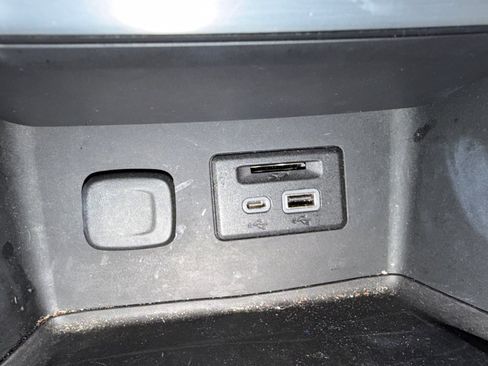 Used 2023 GMC Acadia SLT image 31