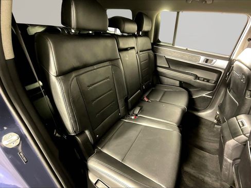 Used 2025 Hyundai Santa Fe Limited image 24