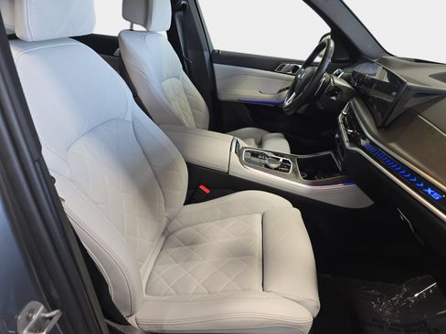 Used 2025 BMW X5 xDrive40i AWD/4WD image 10