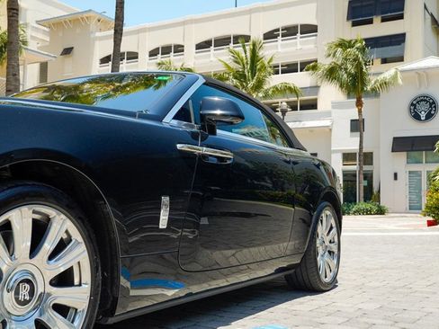 Used 2016 Rolls-Royce Dawn image 7