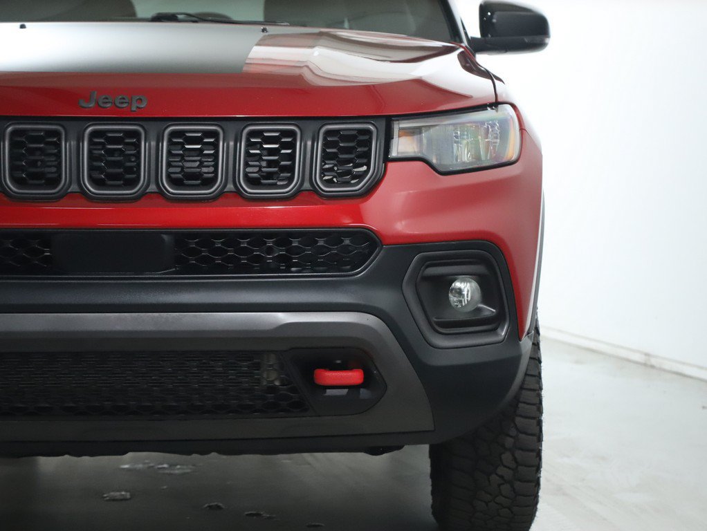 Used 2025 Jeep Compass Trailhawk AWD/4WD image 7