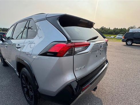 Used 2022 Toyota RAV4 SE w/ SE Grade Weather Package AWD/4WD image 18