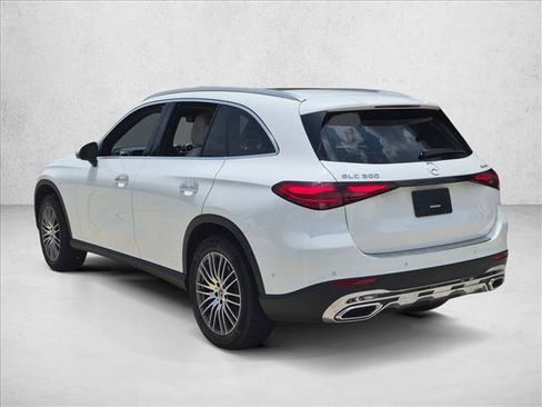 Used 2025 Mercedes-Benz GLC 300 4MATIC image 8