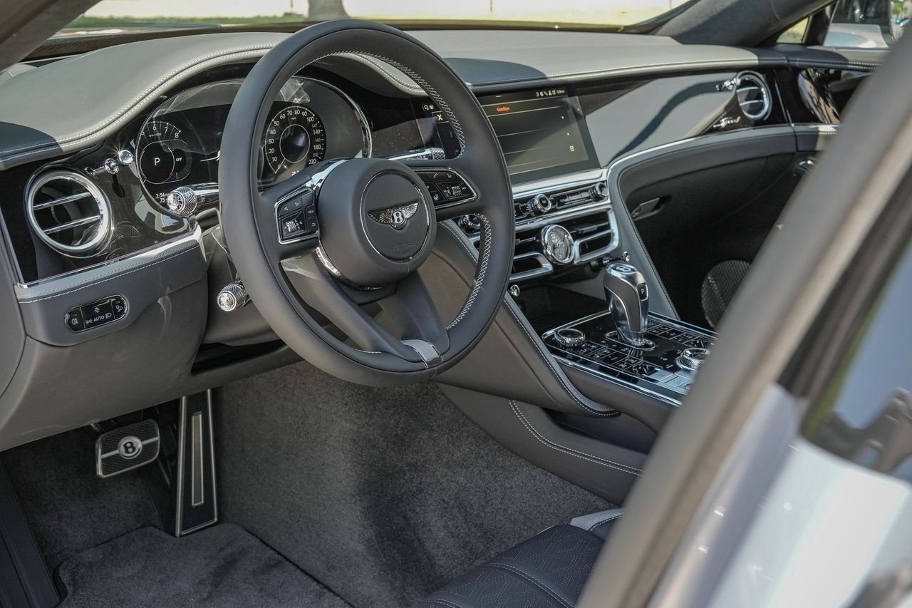 Certified 2025 Bentley Flying Spur Plug-In Hybrid AWD/4WD image 2