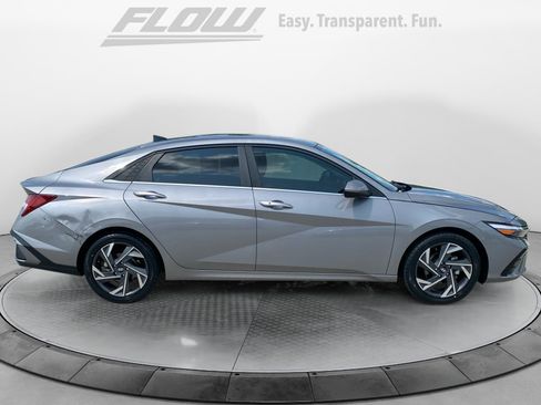 Used 2024 Hyundai Elantra SEL w/ Convenience Package FWD image 10