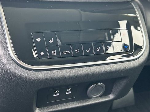 Used 2025 INFINITI QX80 Luxe image 25