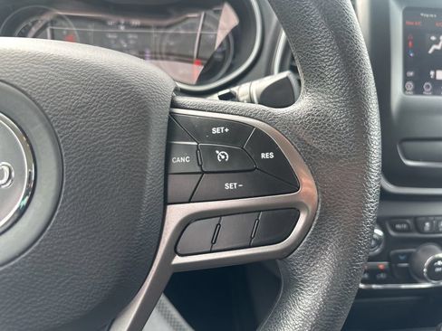 Used 2021 Jeep Cherokee Latitude AWD/4WD image 8