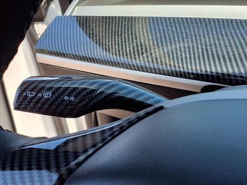 Used 2021 Tesla Model Y Standard Range image 39