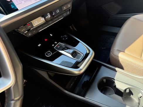 Used 2023 Audi Q4 e-tron Prestige image 13