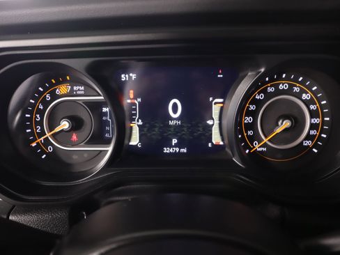 Used 2024 Jeep Wrangler Sahara image 4