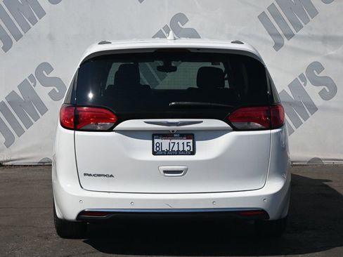 Used 2018 Chrysler Pacifica Touring Plus FWD image 5