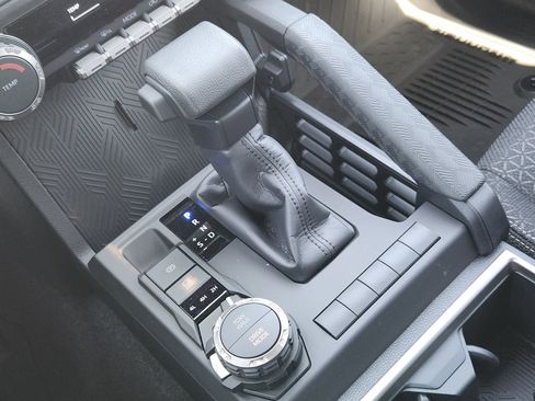 New 2026 Toyota 4Runner SR5 AWD/4WD image 19