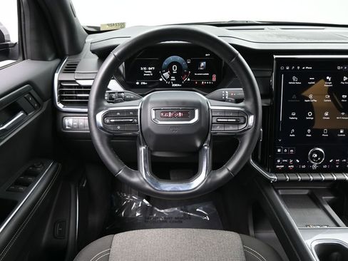 Used 2025 GMC Acadia Elevation image 18