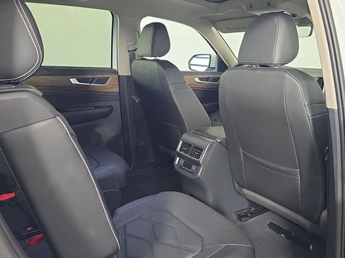 New 2026 Volkswagen Atlas SE FWD image 16