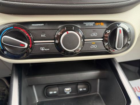 Used 2022 Kia Soul LX image 20