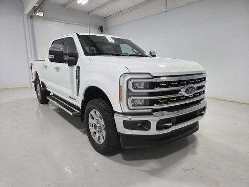 Used 2023 Ford F250 Lariat w/ Chrome Package AWD/4WD image 3