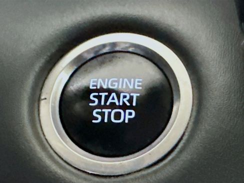 Used 2024 Toyota Highlander LE image 20