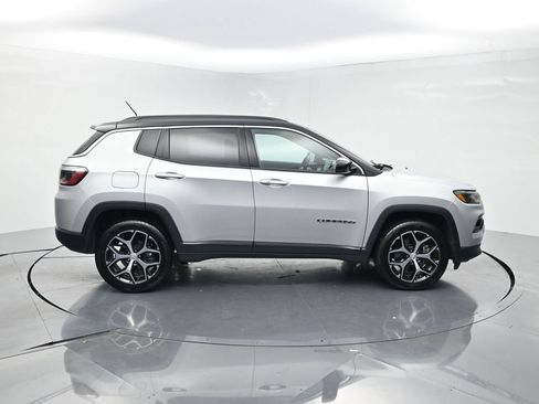Used 2024 Jeep Compass Limited AWD/4WD image 4