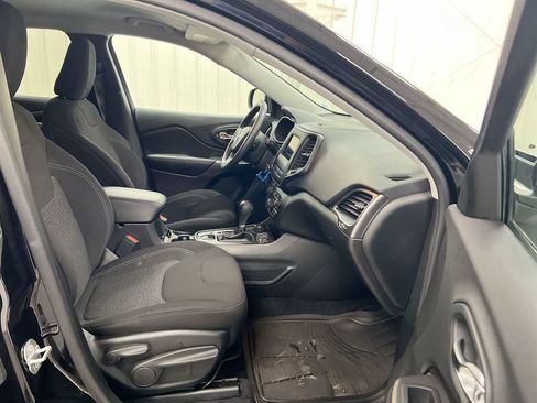 Used 2019 Jeep Cherokee Latitude w/ Popular Appearance Group AWD/4WD image 21