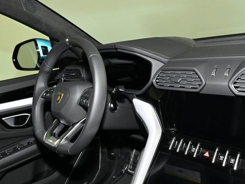 Used 2022 Lamborghini Urus image 49